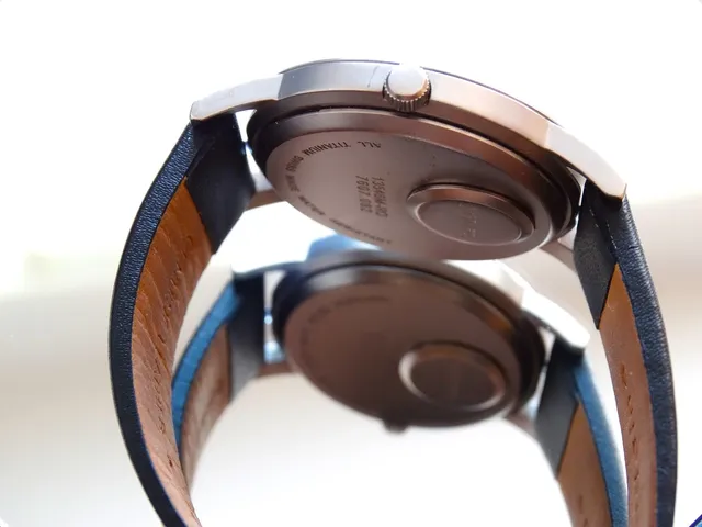BOZLUN MG03 Genuine Leather Replacement Band